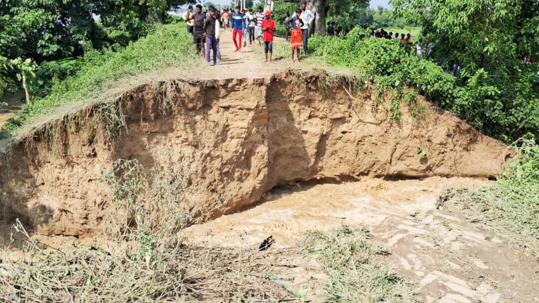 Bihar Flood: सीतामढ़ी और शिवहर में कैसे हैं हालात? उफान पर नदियां, तटबंध टूटा, कई गांवों में घुसा पानी Bihar Flood Update in Sitamarhi and Sheohar Rivers Overflowed Due to Heavy Rain Water Entered in Villages ANN Bihar Flood: सीतामढ़ी और शिवहर में कैसे हैं हालात? उफान पर नदियां, तटबंध टूटा, कई गांवों में घुसा पानी