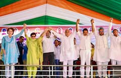 'सब मिलकर...', राहुल गांधी ने भूपेंद्र हुड्डा से मिलवाया हाथ तो क्या बोलीं कुमारी सैलजा