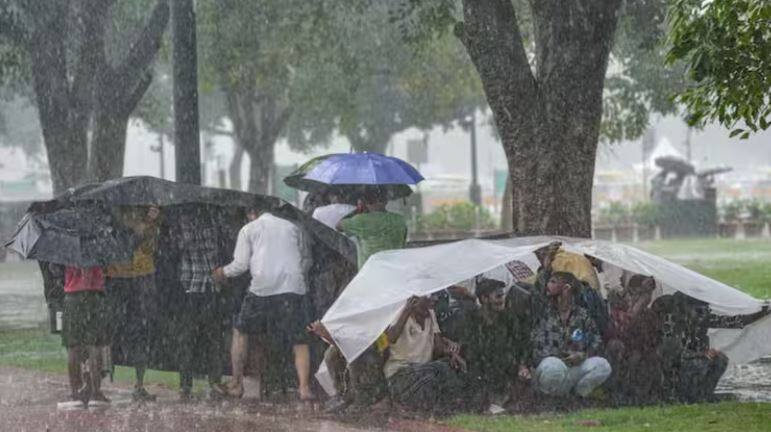 weather tomorrow monsoon winter update rain imd alert Weather Update: ਮਾਨਸੂਨ ਜਾਂਦਾ-ਜਾਂਦਾ ਛੇਡ ਕੇ ਜਾਵੇਗਾ ਕੰਬਣੀ ! ਜਾਣੋ ਅਗਲੇ ਦਿਨਾਂ 'ਚ ਕਿਹੋ ਜਿਹਾ ਰਹੇਗਾ ਮੌਸਮ ਦਾ ਮਿਜਾਜ਼ ? ਕਿਸਾਨ ਜ਼ਰੂਰ ਪੜ੍ਹ ਲੈਣ