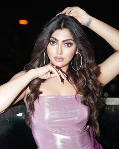 Akanksha Puri :  સ્ટાઈલિશ આઉટફિટમાં જોવા મળી એક્ટ્રેસ આકાંક્ષા પૂરી, જુઓ તસવીરો