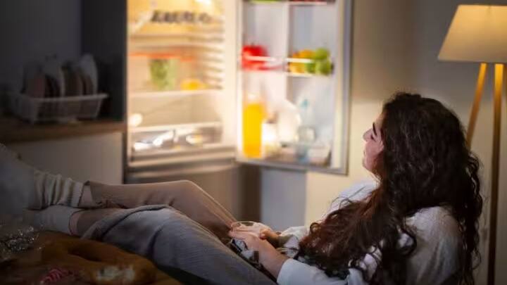 योजना के नियमों के बारे में आपको पता होना जरूरी है. इनमें एक नियम यह भी है जिस आवेदक के घर में फ्रिज होता है. उसका आयुष्मान कार्ड नहीं बनाया जाता.