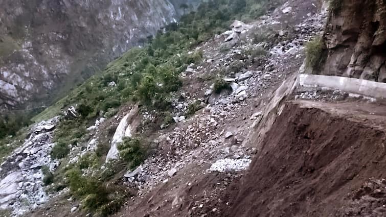 Himachal: Landslide Cuts Off Kinnaur From Shimla, Blockage On NH5 Strands Vacationers, Vehicles