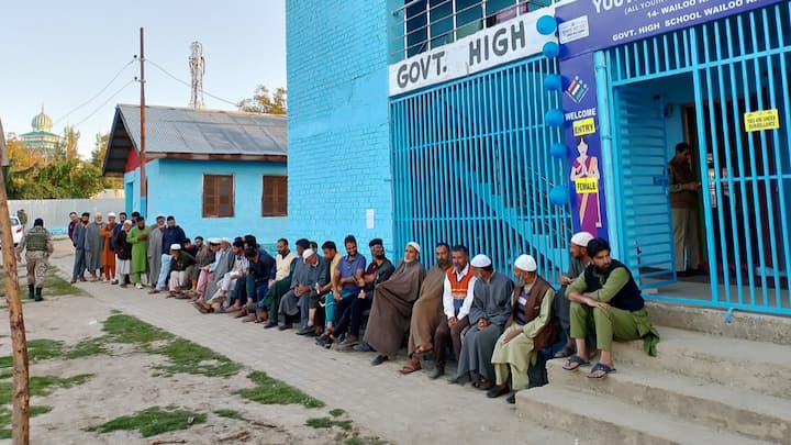 Baramulla voters wait their turn at a polling booth in J&K on Tuesday. Forty assembly seats — 24 in Jammu region and 16 in Kashmir Valley — vote in the final phase of the J&K assembly polls on Tuesday. (Photo:@ECISVEEP)