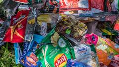 सर्वे में 10 में से 8 भारतीय बोले- हमें तो अभी भी आस-पास स्नैक्स-चिप्स के रैपर और प्लास्टिक बोतलें नजर आती हैं