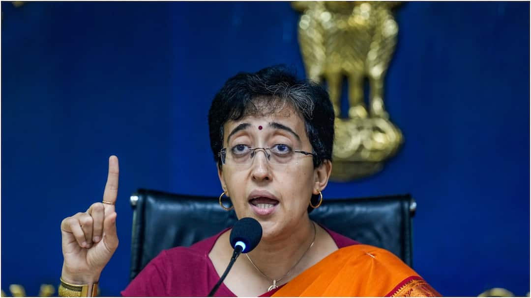 Sonam Wangchuk: दिल्ली की CM आतिशी को सोनम वांगचुक से मिलने से रोका गया, कहा- 'पुलिस को क्या पता कि...' cm atishi claims that delhi police did not allow her to meet sonam wangchuk Sonam Wangchuk: दिल्ली की CM आतिशी को सोनम वांगचुक से मिलने से रोका गया, कहा- 'पुलिस को क्या पता कि...'