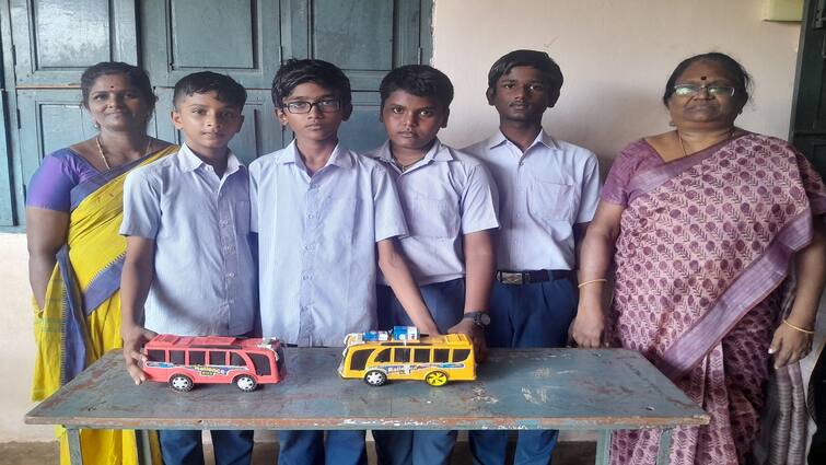 This is the right way to prevent accidents... Tanjore school students' crazy invention விபத்தை தடுக்க இதுதான் சரியான வழி... தஞ்சை பள்ளி மாணவர்களின் அசத்தல் கண்டுபிடிப்பு!