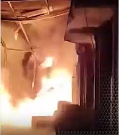 मुरादनगर गंग नहर पुल के पास एक फैक्ट्री में लगी आग #abpnewsshorts