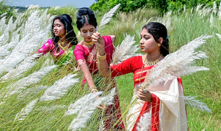 মীন রাশি- মীন রাশির জাতকদের জন্য আগামীকাল একটি স্বাভাবিক দিন হতে চলেছে। আপনার দীর্ঘদিনের অমীমাংসিত কিছু কাজ শেষ হবে। আপনার বস আপনার পরামর্শ খুব পছন্দ করবে। আপনি কোনো ধর্মীয় অনুষ্ঠানেও অংশ নিতে পারেন।
