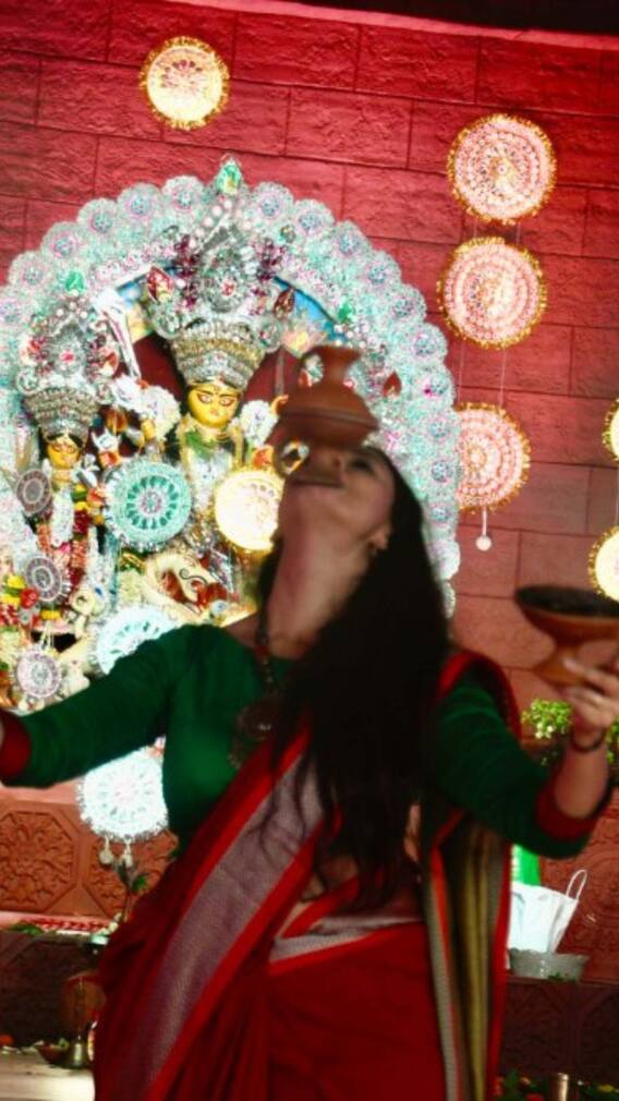 मुंबई के इन आठ दुर्गा पंडालों में घूमना ना भूलें