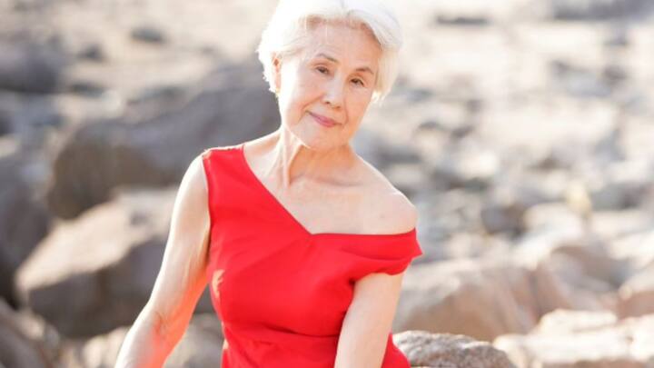 80 साल की साउथ कोरियन मॉडल ने मिस यूनिवर्स में हिस्सा लेकर इतिहास रच दिया है, और यह मैसेज दिया है कि सपने किसी भी उम्र में पूरे किए जा सकते हैं.