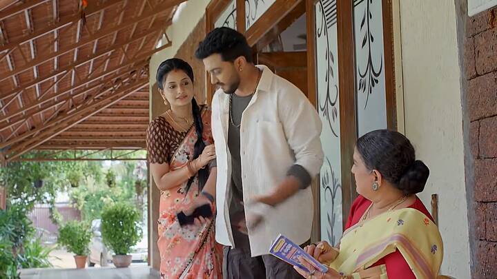 ముహూర్తాలతో సంబంధం లేదు మీ బాధ మీరు పడండి అంటుంది జయమ్మ. నాకు కూతురు పుడితే నీ పేరే పెట్టుకుంటా ముసలి అంటాడు క్రిష్.
