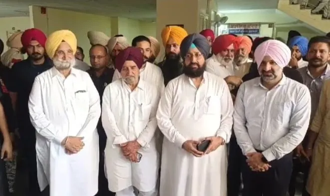 MP-officers Clashes: ਗੁਰਦਾਸਪੁਰ ਦੇ ਡੀਸੀ ਖਿਲਾਫ਼ MP ਰੰਧਾਵਾ ਨੇ ਕੀਤੀ ਵੱਡੀ ਕਾਰਵਾਈ, ਹੁਣ ਤੈਅ ਹੋਵੇਗੀ ਜਵਾਬਦੇਹੀ!