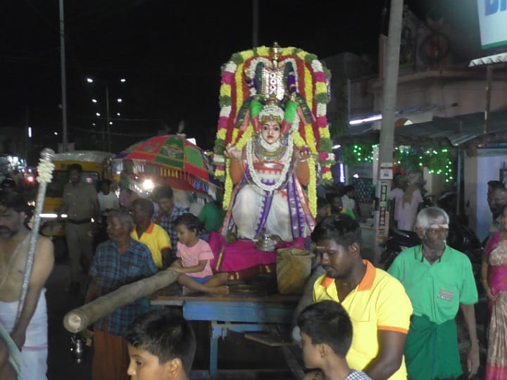 கரூர் ஸ்ரீ கல்யாண வெங்கட்ரமண ஸ்வாமி ஆலயத்தில் புரட்டாசி மாத முதல் நாள் திருவீதி உலா