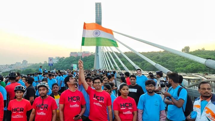 దేశవ్యాప్తంగా ప్రజలు షార్ట్ కమ్యూట్‌లు, ఆరోగ్య ప్రయోజనాల కోసం సైక్లింగ్‌ను వినియోగిస్తున్నారు. 80 వ దశకం వరకు బైసైకిల్ సాధారణ రవాణా సాధనంగా ఉండేది, కానీ మోటారు వాహనాల ఉధృతితో బైసైకిల్ వినియోగం తగ్గింది.