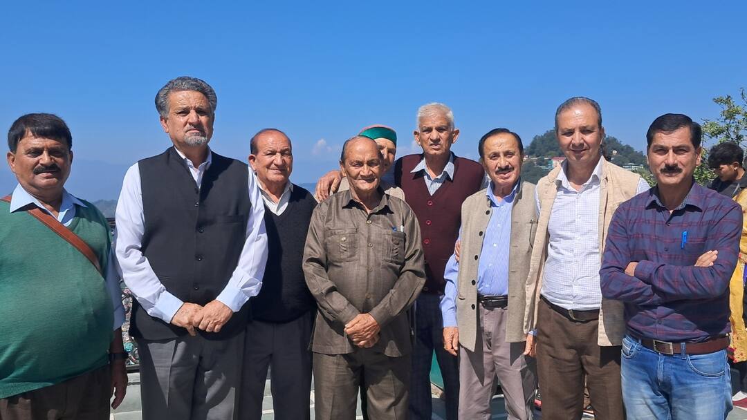 Himachal pensioners warn on pension delay agitation will be against Sukhvinder Singh Sukhu government ANN हिमाचल के पेंशनर्स की सुक्खू सरकार को चेतावनी! मांगें न मानी तो होगा सबसे बड़ा आंदोलन