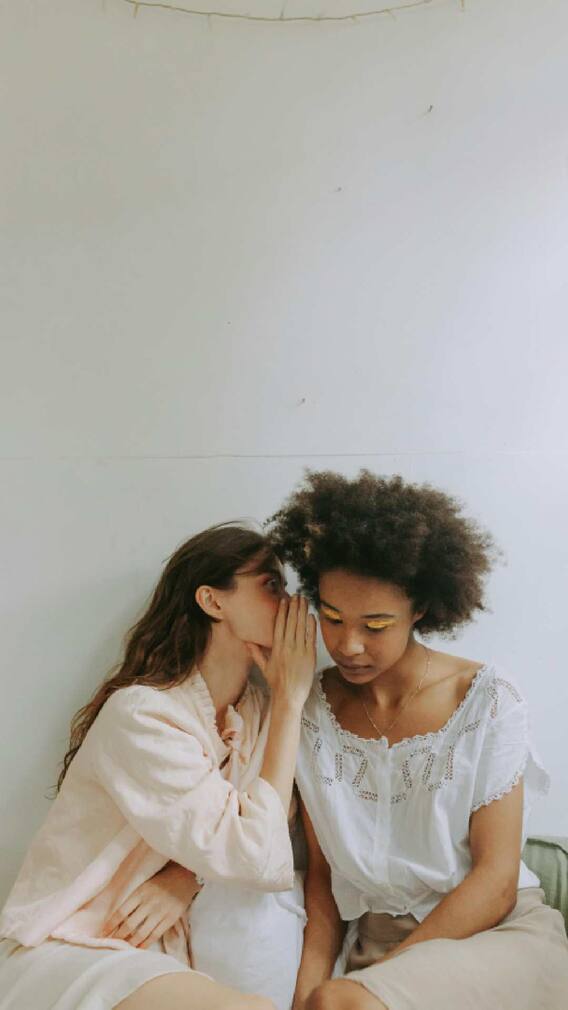 'या' गोष्टी कधीच कोणाला शेअर करु नका !