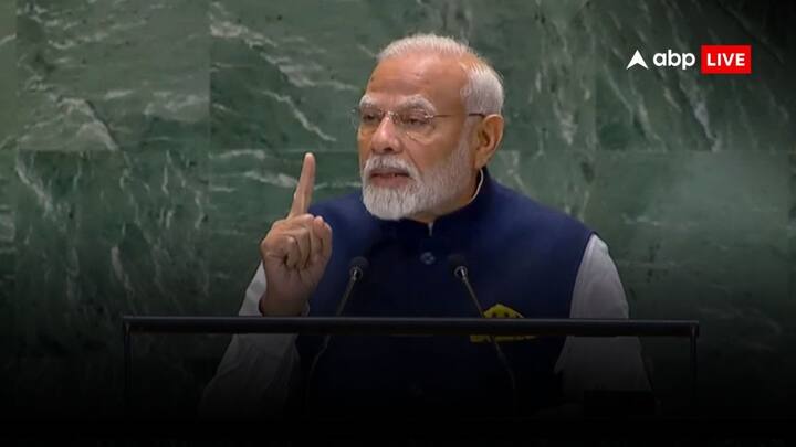 वरिष्ठ पत्रकार ने कहा की हरियाणा का चुनाव ज्यादा लोकल फैक्टर पर है. यहां पर बागी निर्दलीय उम्मीदवार भी जीत सकते हैं. वह बोले, “यह हरियाणा का चुनाव है इसलिए लोगों का गुस्सा हरियाणा सरकार के खिलाफ है. ये पीएम मोदी का चुनाव नहीं है.” 2019 में लोकसभा चुनाव में बीजेपी को हरियाणा से 58 फीसदी वोट मिले थे और 4 महीने बाद विधानसभा चुनाव में यह ग्राफ गिरकर 36 फीसदी पर आ गया. मोदी के रहते 22 फीसदी वोटों की गिरावट हुई. अब जब लोकसभा चुनाव में मोदी को टक्कर मिली तो विधानसभा के परिणाम क्या होंगे ये समझा जा सकता है.