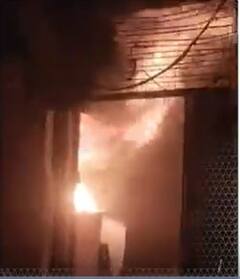 आगरा के एक मेडिकल स्टोर में लगी भीषण आग | ABP NEWS SHORTS