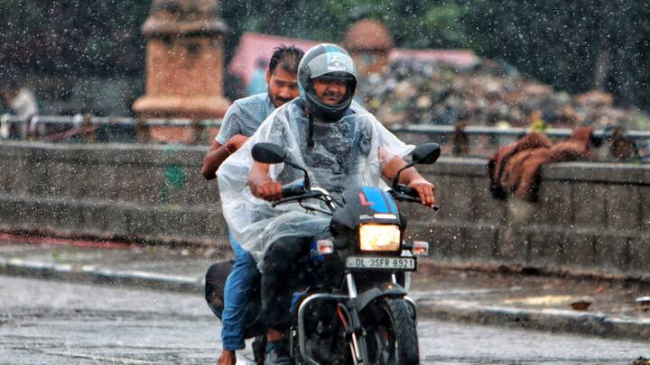 আবহাওয়া সূত্রে খবর, গতকাল কলকাতায় ২৬ থেকে ৩৫ ডিগ্রির মধ্যে তাপমাত্রা ঘোরাফেরা করছিল। তবে আজ কলকাতায় ২৬ থেকে ৩৬ ডিগ্রির মধ্যে তাপমাত্রা থাকতে পারে বলেই জানিয়েছে হাওয়া অফিস।