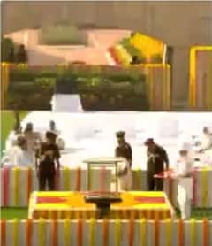 Mahatma Gandhi jayanti: राष्ट्रपति मुर्मू ने राजघाट पर दी बापू को श्रद्धांजलि | ABP Shorts