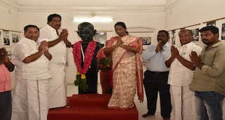 Madurai: காந்தி அரையாடை ஏற்ற இடத்தில் அமைச்சர் மூர்த்தி,  ஆட்சியர் மரியாதை