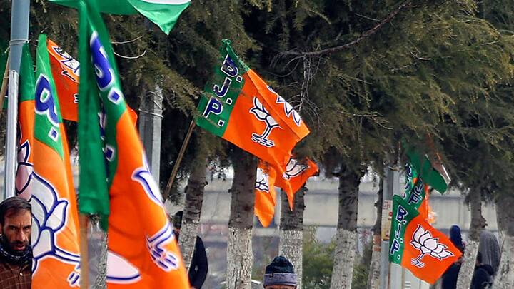 जम्मू कश्मीर में अब टोटल 90 विधानसभा सीटें हैं, जिनमें से 47 कश्मीर में है और 43 जम्मू में. क्योंकि पहले कश्मीर में विधानसभा सीटें ज्यादा थी इसलिए कश्मीर बढ़त बनाकर चलता था, लेकिन अब जम्मू और कश्मीर रीजन बैलेंस बनाकर चल रहा है. यदि जम्मू में भाजपा 35 सीटें भी जीतती है तो उसे उपराज्यपाल कोटे से नियुक्त पांच और विधायकों का समर्थन मिल जाएगा, लेकिन इसके बाद भी पूर्ण बहुमत के लिए उसे 5-7 MLA की जरूरत तो होगी ही. इसलिए भाजपा ने पोस्ट पोल एलायंस की तैयारी पहले से कर रखी है.