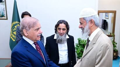 Controversial Islamic preacher Zakir Naik met with Pakistani Prime Minister Shehbaz Sharif Controversial Islamic Preacher Zakir Naik Meets Pakistan PM Shehbaz Sharif