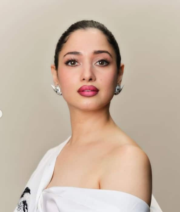 This actress is none other than Tamannaah Bhatia. Tamanna is a very successful actress of South. He has given many blockbuster films in Tamil and Telugu.