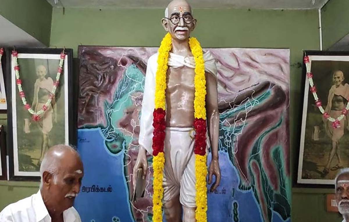 Gandhi Temple : கம்பம் அருகே மகாத்மா காந்திக்கென உள்ள கோயிலில் இன்று சிறப்பு வழிபாடு