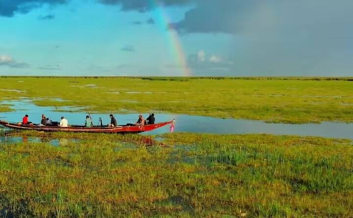 અહીંની દરેક જગ્યાની પણ એક ખાસ વિશેષતા છે. આ દેશમાં એક એવું રાજ્ય પણ છે જે ચારે બાજુથી પાણીથી ઘેરાયેલું છે