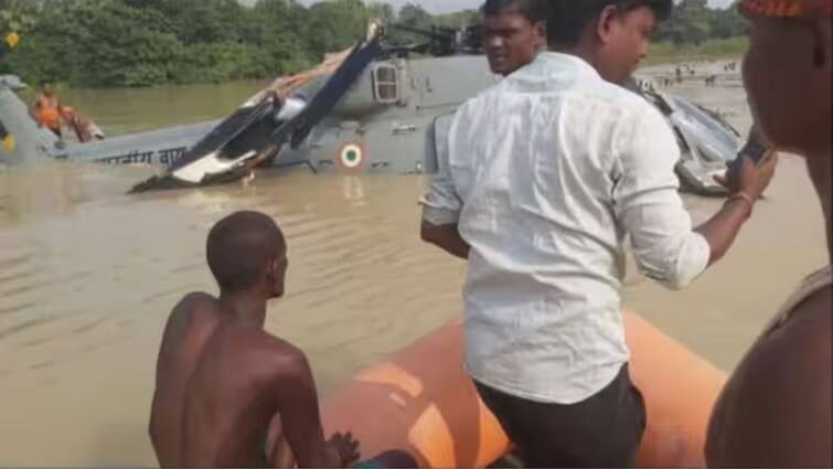 IAF Helicopter Makes Precautionary Landing During Flood Relief Operations In Bihar Muzaffarpur வெள்ள நீரில் தரையிறங்கிய இந்திய விமானப்படையின் ஹெலிகாப்டர்: அதிர்ச்சியை ஏற்படுத்தும் காட்சிகள்.!