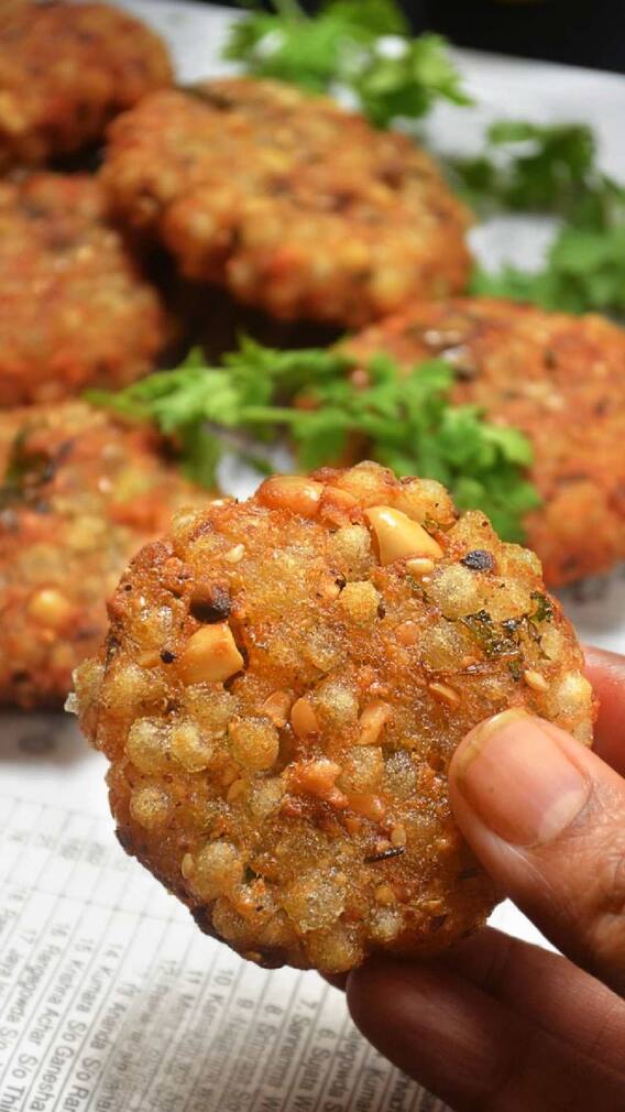 नवरात्री स्पेशल 'साबुदाणा वडा' एकदा ट्राय करा !