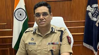 Success Story: पढ़ाई पूरी करने के दौरान ​भिखारियों के साथ सोना पड़ा था, इमोशनल कर देगी इस अफसर की सफलता की कहानी
