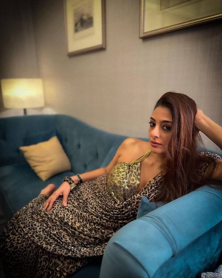 फिल्म की शूटिंग के बाद डैनी के घर पर रात में पार्टी हुई करती थी. इस पार्टी में फरहा तब्बू को लेकर भी जाती थीं. कई मीडिया रिपोर्ट्स के मुताबिक एक रात इसी पार्टी के दौरान जैकी श्रॉफ बहुत ज्यादा शराब पी ली थी.