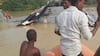 Bihar News: मुजफ्फरपुर में एयरफोर्स का चॉपर पानी में गिरा, लोग लगे सामान निकालने