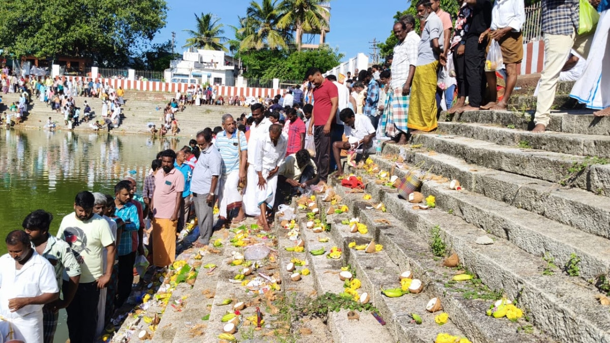 Mahalaya Amavasya: மகாளய அமாவாசை தர்ப்பணம் செய்தால் இவ்வளவு நன்மைகளா ? நீர் நிலைகளில் குவிந்த மக்கள்