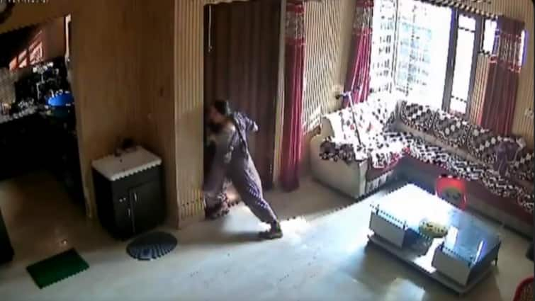 Woman stops robbery at home and fends off three robbers single-handedly