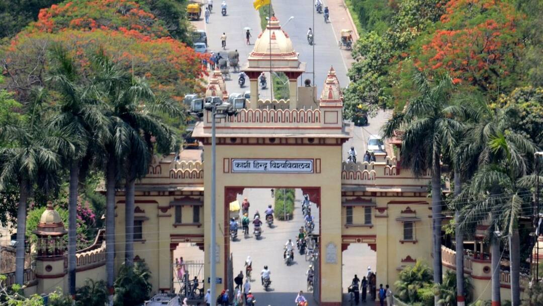 varanasi news Action taken against students protesting in IIT-BHU gang rape case ann IIT - BHU गैंगरेप मामले में प्रदर्शन करने वाले छात्र-छात्राओं पर हुई कार्रवाई, 17 स्टूडेंट्स सस्पेंड