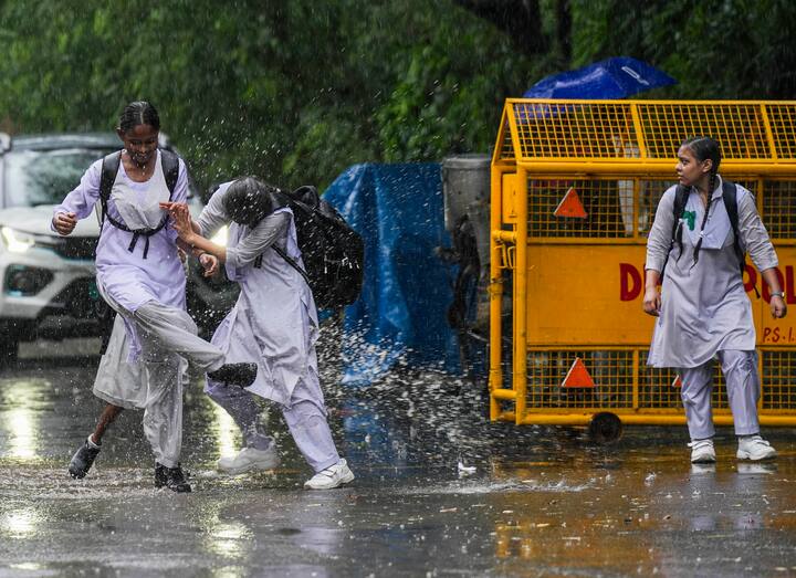 ఢిల్లీలోని పదోసీ రాజ్యాలలో కొన్ని రోజులలో పరాళీ జలాల గురించిన సంఘటనలు ఉన్నాయి. ఈ వజః సే రాష్ట్ర రాజధాని జ కియా గయా. పంజాబ్ మేం మంగళవార కో పరాళి (ఖేతొం మెం బచే ఫసల్ కే అవకాశం) జలనే కి 26 దశలు