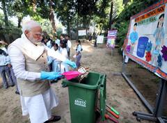 Gandhi Jayanti 2024: कहां पीएम मोदी ने उठाया कचरा? तस्वीरों के जरिए जानें क्यों लगाई झाड़ू