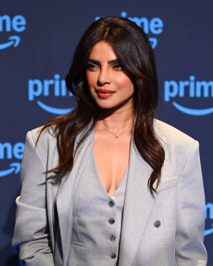 She kept accessories simple with silver hoop earrings, a diamond chain necklace, and a quirky golden bracelet.