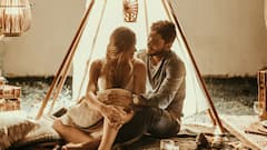 ఏ అబ్బాయి అయినా మిమ్మల్ని ఇలా ట్రీట్ చేస్తున్నాడా? అయితే అతను మిమ్మల్ని ప్రేమిస్తున్నట్టే