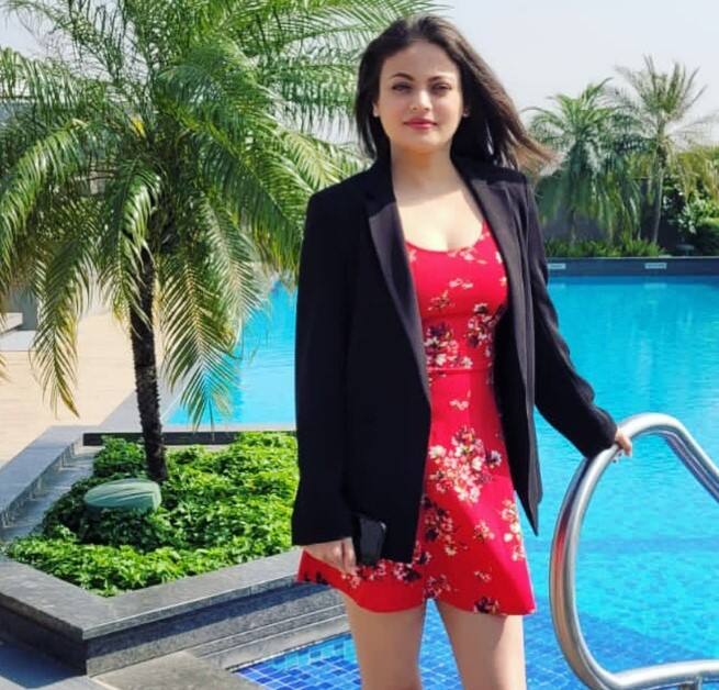 અમે જે અભિનેત્રી વિશે વાત કરી રહ્યા છીએ તે બીજું કોઈ નહીં પણ તેનું નામ સ્નેહા ઉલ્લાલ છે. સ્નેહાએ સલમાન ખાન સ્ટારર રોમેન્ટિક ડ્રામા લકીઃ નો ટાઈમ ફોર લવથી બોલિવૂડમાં ડેબ્યૂ કર્યું હતું.