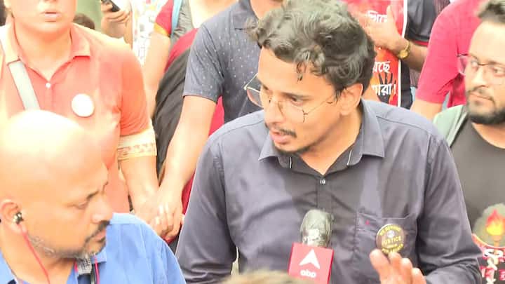 চুঁচুড়া আর শ্রীরামপুরেও মহালয়ায় ভোর দখল। ঢাক বাজিয়ে, নাচের তালে প্রতিবাদ জানালেন মহিলারা।