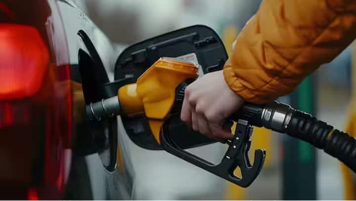 દરેક રાજ્ય સરકાર તેની આવક વધારવા માટે પેટ્રોલ અને ડીઝલ પર અલગ-અલગ દરે વેટ (વેલ્યુ એડેડ ટેક્સ) લાદે છે. વધુ વેટ ધરાવતા રાજ્યોમાં ઈંધણના ભાવ વધુ છે.