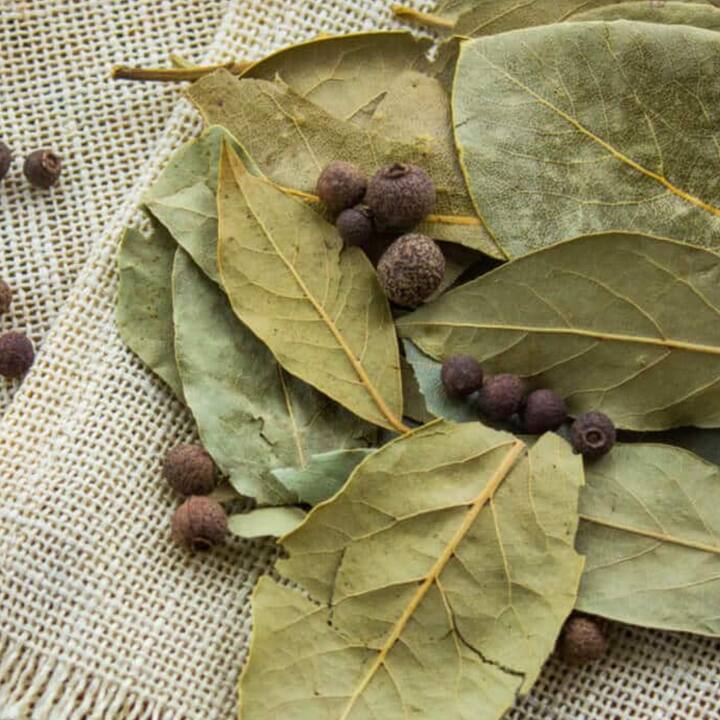 ਡਾਇਬਟੀਜ਼ ਦੇ ਮਰੀਜ਼ਾਂ ਲਈ ਤੇਜ ਪੱਤੇ ਦਾ ਸੇਵਨ ਬਹੁਤ ਫਾਇਦੇਮੰਦ ਮੰਨਿਆ ਜਾਂਦਾ ਹੈ। ਇਹ ਤੁਹਾਡੇ ਸ਼ੂਗਰ ਦੇ ਪੱਧਰ ਨੂੰ ਘਟਾ ਸਕਦਾ ਹੈ।