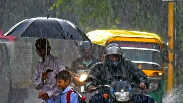 छतरी-रेनकोट का कर लें इंतजाम! दिल्ली से बंगाल और केरल तक झमामझ बारिश का अनुमान