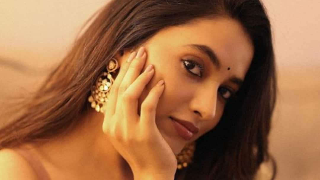 WATCH: Stage Collapse Actress Priyanka Mohan Event In Telangana WATCH: Stage Collapses During Event Attended By Actress Priyanka Mohan In Telangana