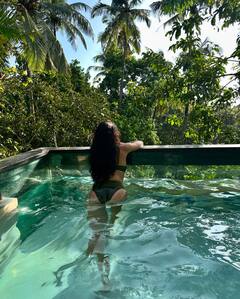 Natasa Stankovic ने फ्लॉन्ट किया बिकिनी में फिगर, तस्वीरें देख दिल हार बैठे फैंस