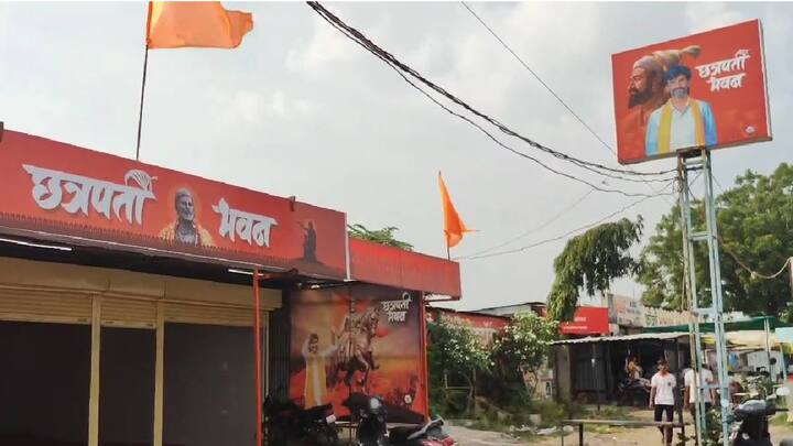 दरम्यान, नारायण गडावरील दसरा मेळावाच्या निमित्ताने मनोज जरांगे हे धाराशिव आणि परभणी जिल्ह्यातील आंदोलकांसोबत बैठक घेणार आहेत.तसेच, दसरा मेळाव्याची पुढील रणनीती येथूनच आखली जाईल.